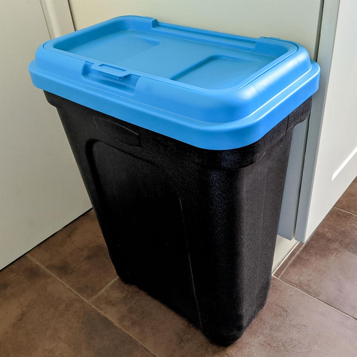 Petoria Airtight Containers with Scoop for Dry Pet/Bird/Fish Food  - 7kg (15L) /15kg (30L)