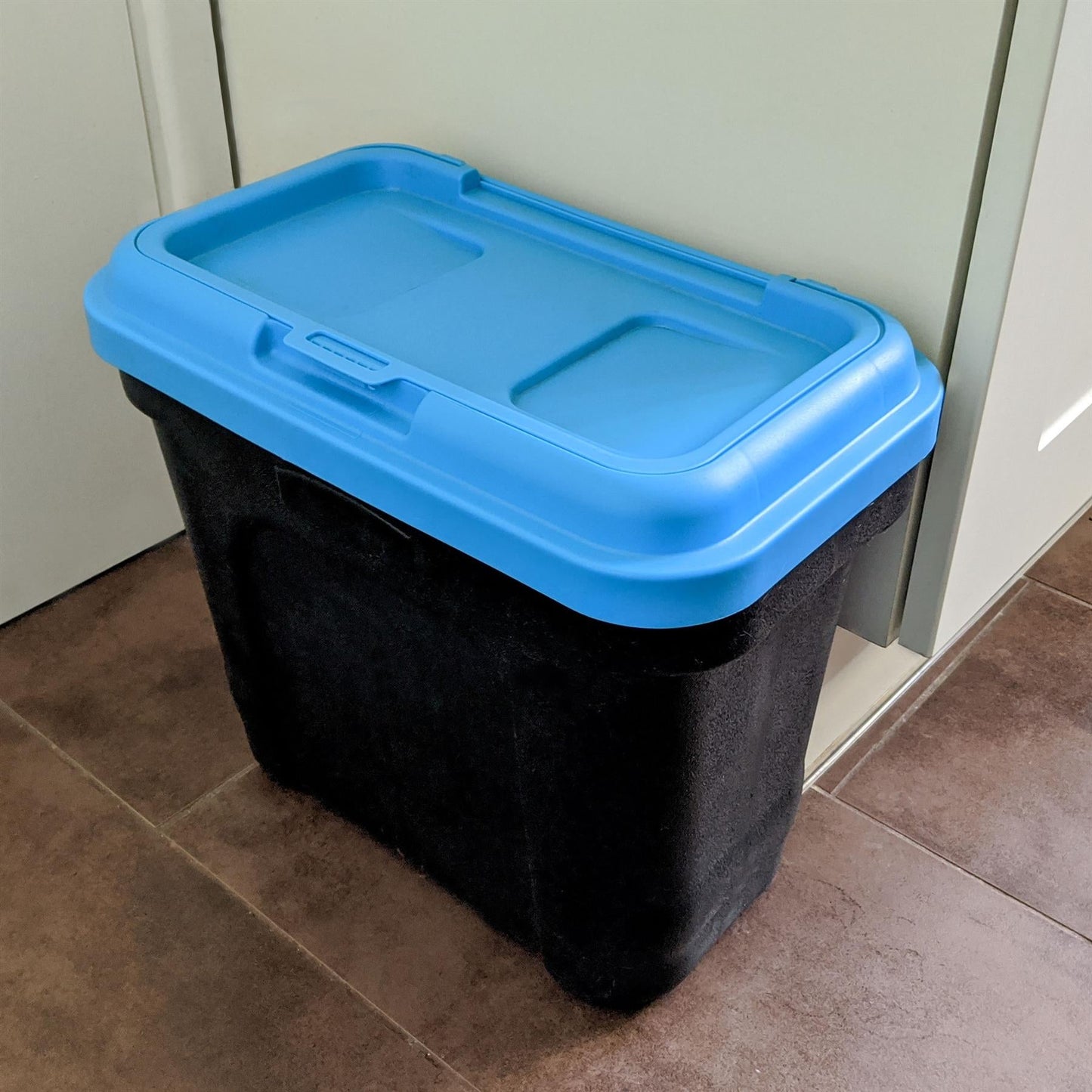 Petoria Airtight Containers with Scoop for Dry Pet/Bird/Fish Food  - 7kg (15L) /15kg (30L)